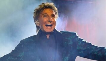 Barry Manilow: Εκθρόνισε τον “βασιλιά” Elvis Presley